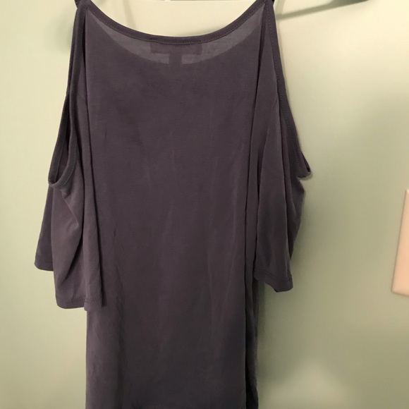 Adorable cold shoulder top - Picture 4 of 4